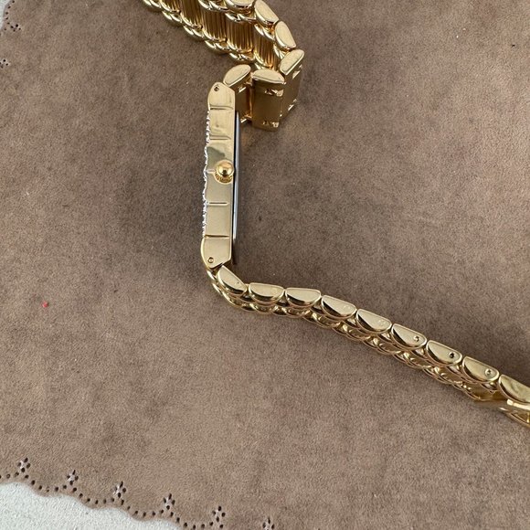 Vintage Gruen Man's 6 Diamond Tank Quartz Watch with Date at 6 - Picture 5 of 9